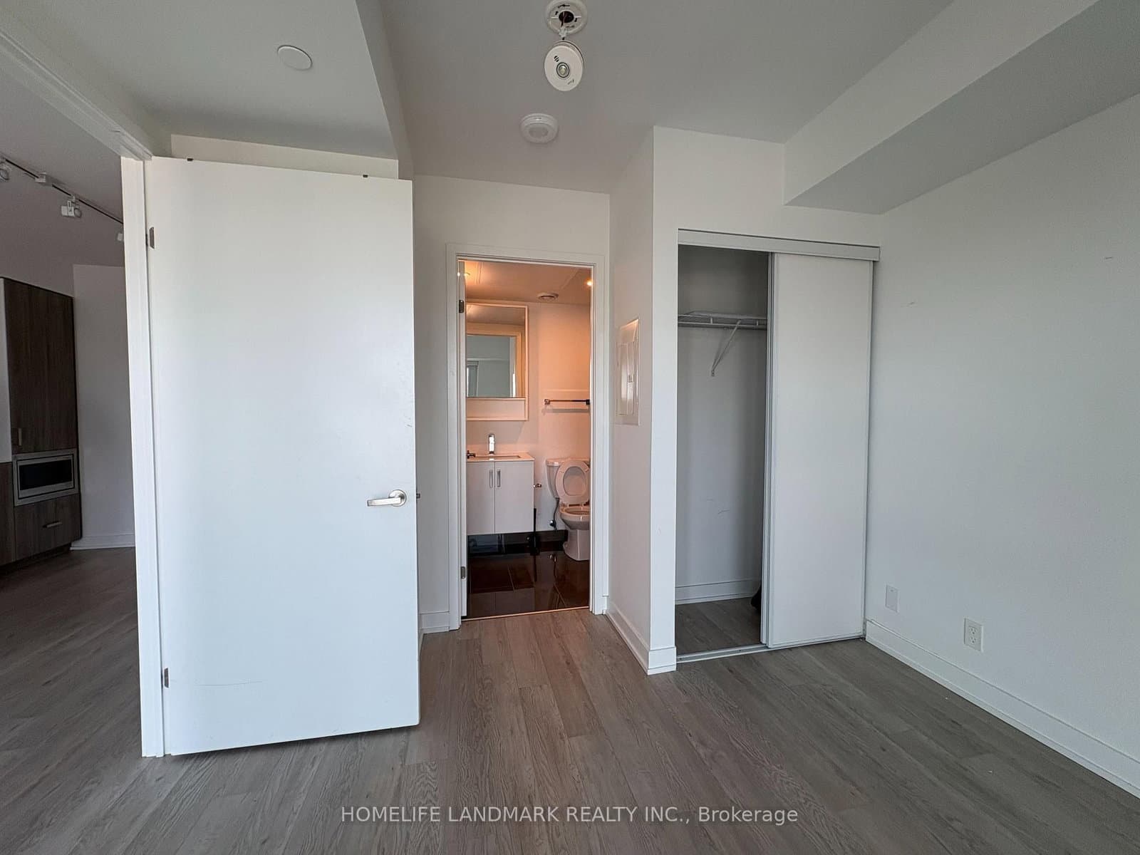 88 Queen Street E, Unit 3712 thumbnail 8
