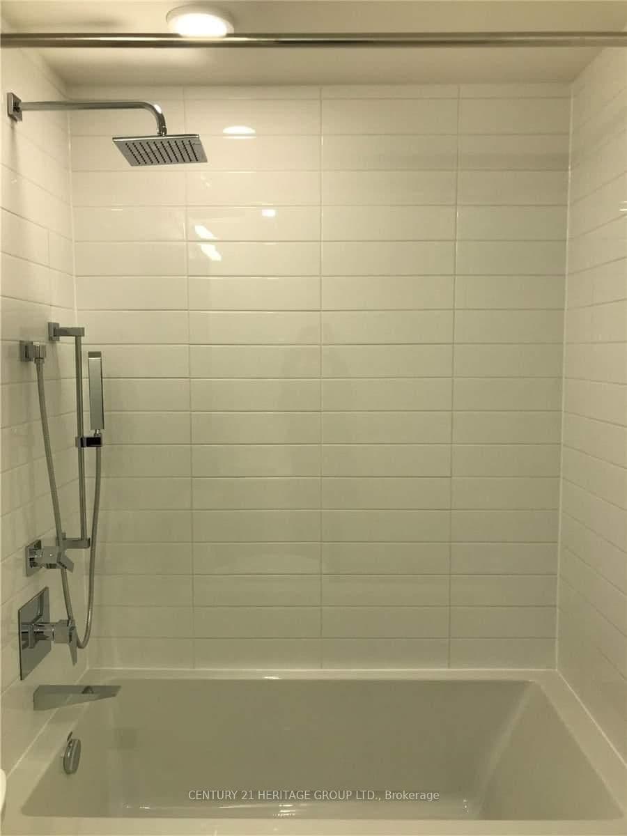 25 Richmond Street E, Unit 1904 thumbnail 14