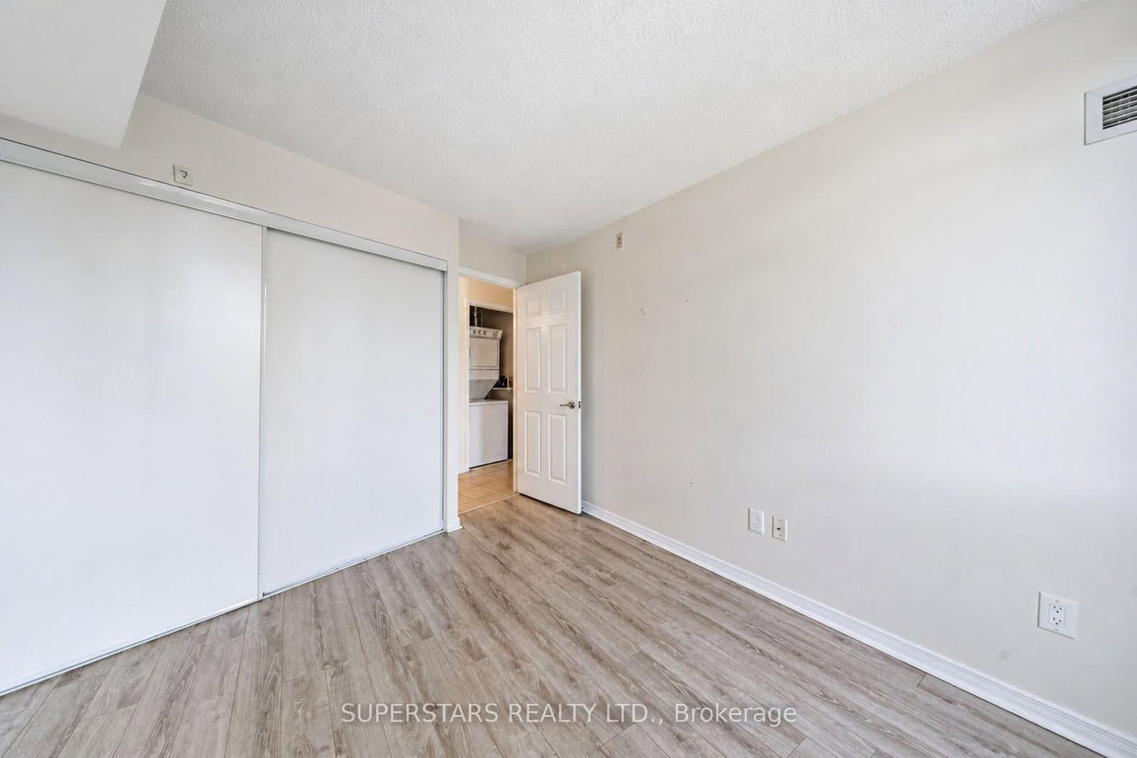 18 Valley Woods Road, Unit 815 thumbnail 12