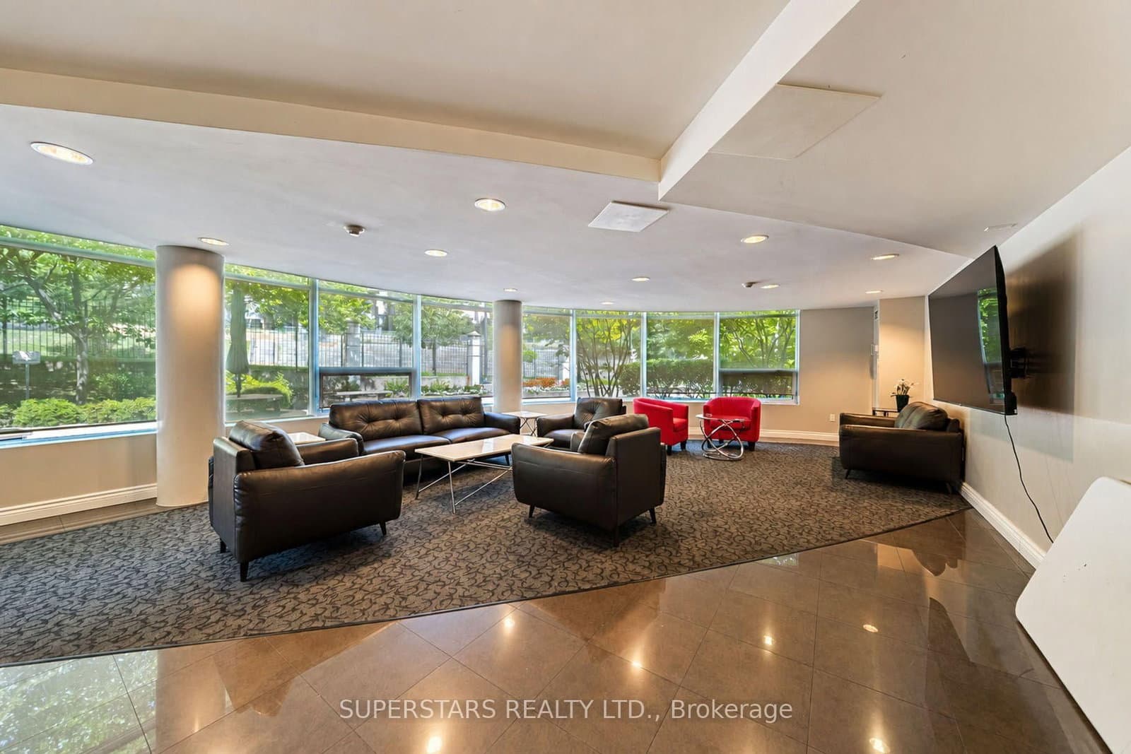 18 Valley Woods Road, Unit 815 thumbnail 18