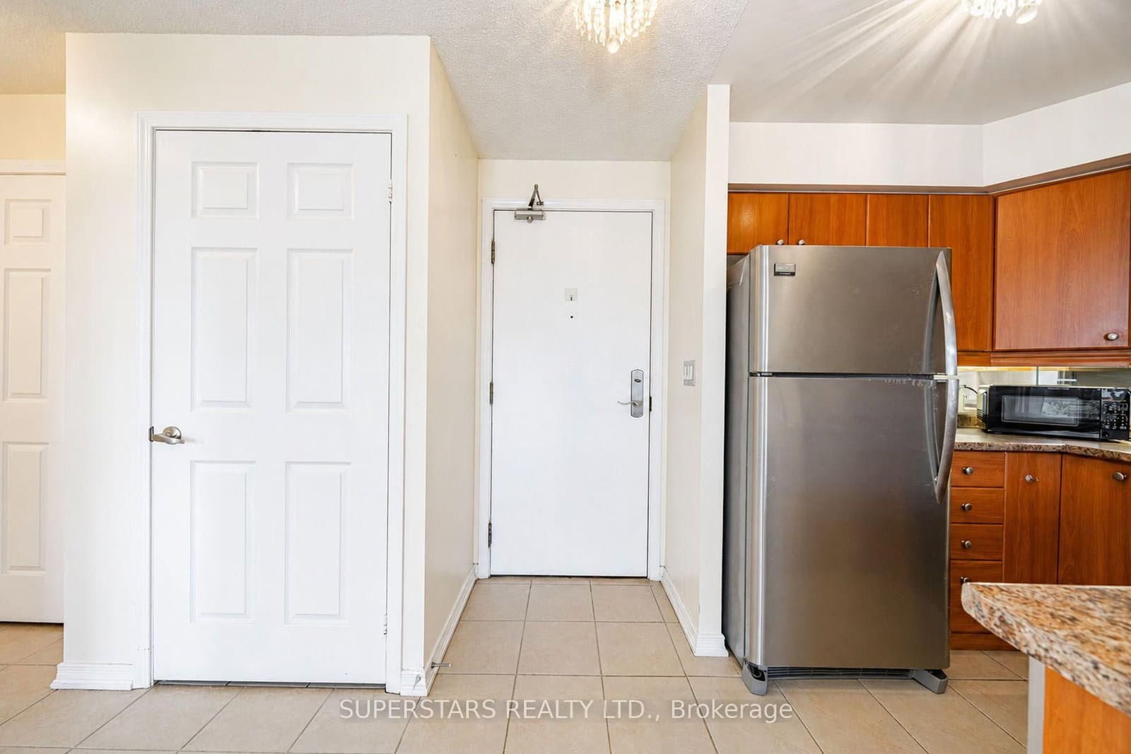 18 Valley Woods Road, Unit 815 thumbnail 4
