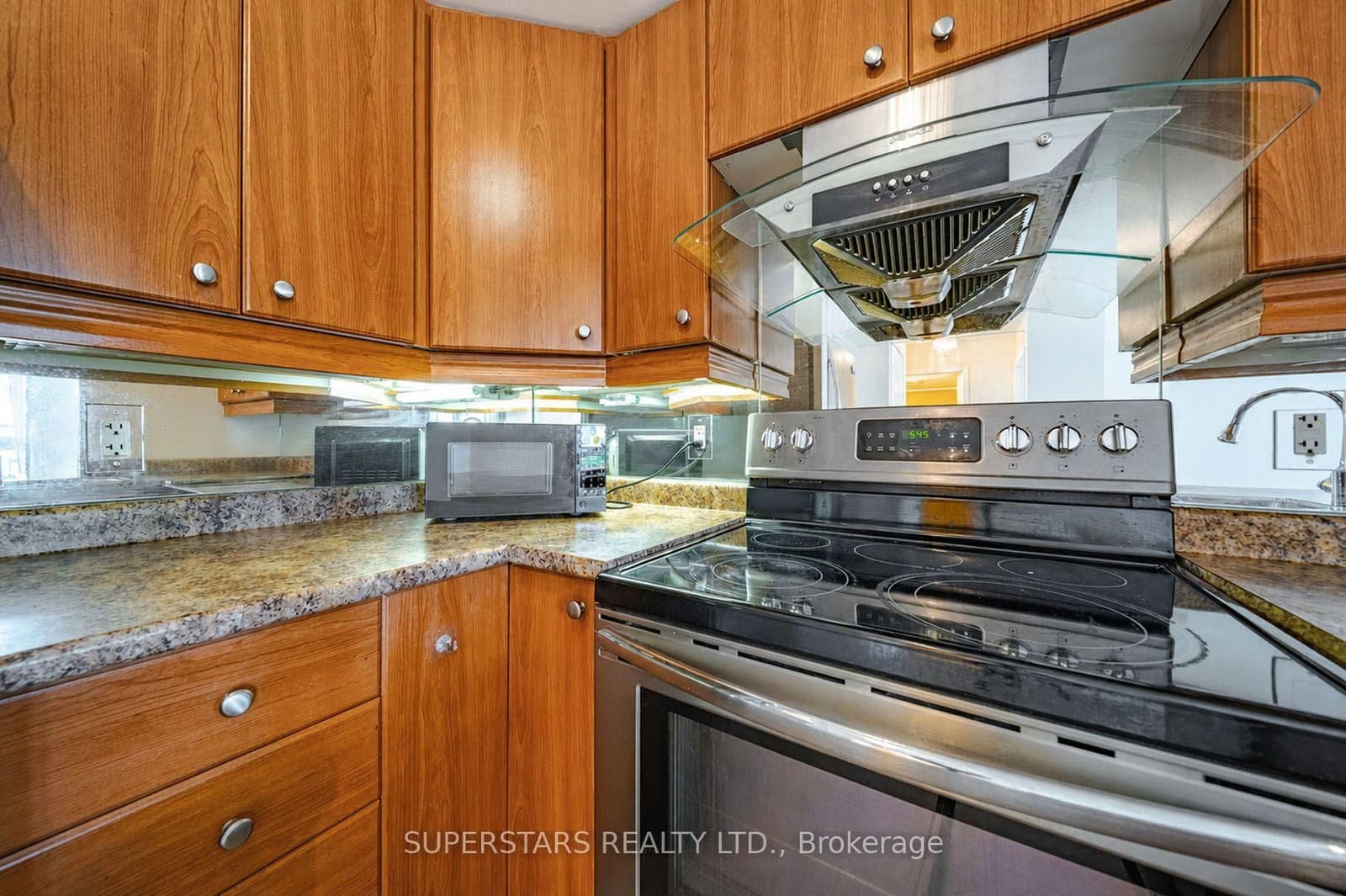 18 Valley Woods Road, Unit 815 thumbnail 6