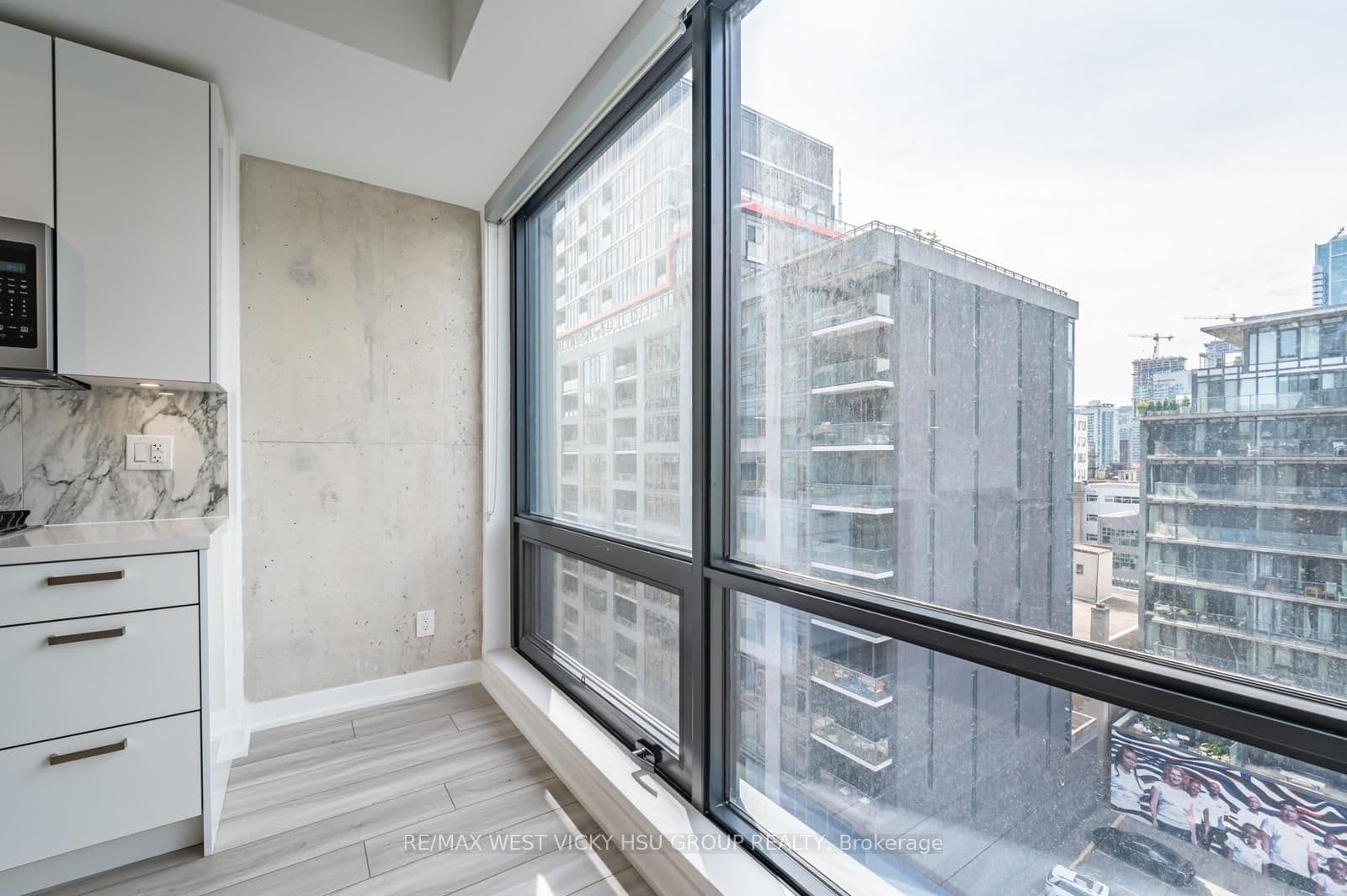 458 Richmond Street W, Unit 806 thumbnail 12