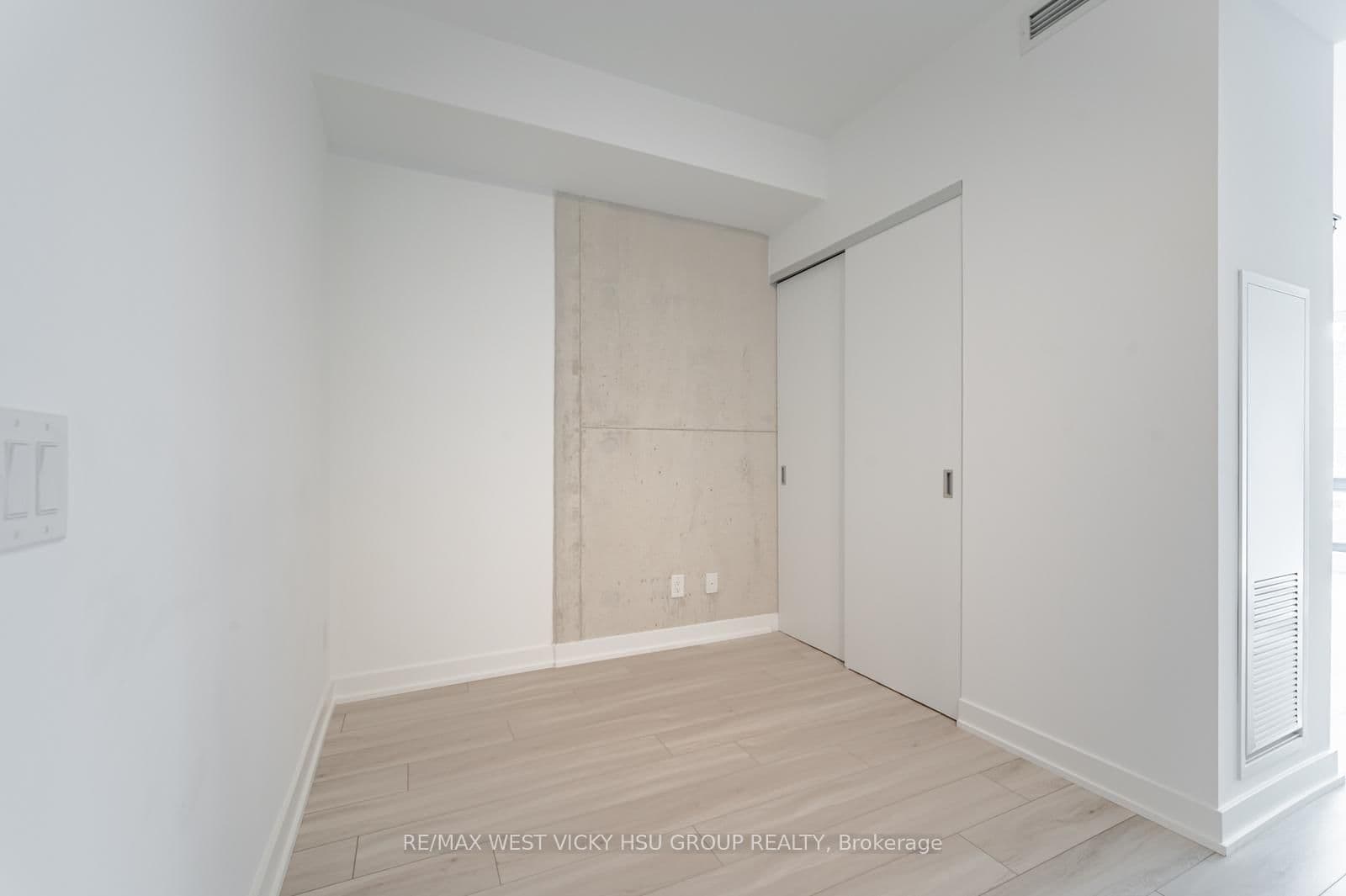 458 Richmond Street W, Unit 806 thumbnail 15