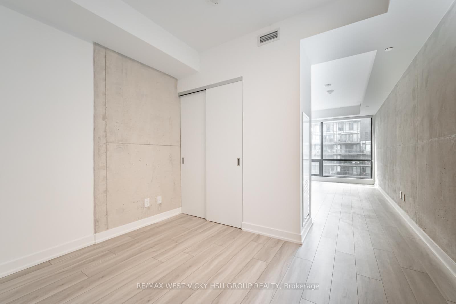 458 Richmond Street W, Unit 806 thumbnail 16
