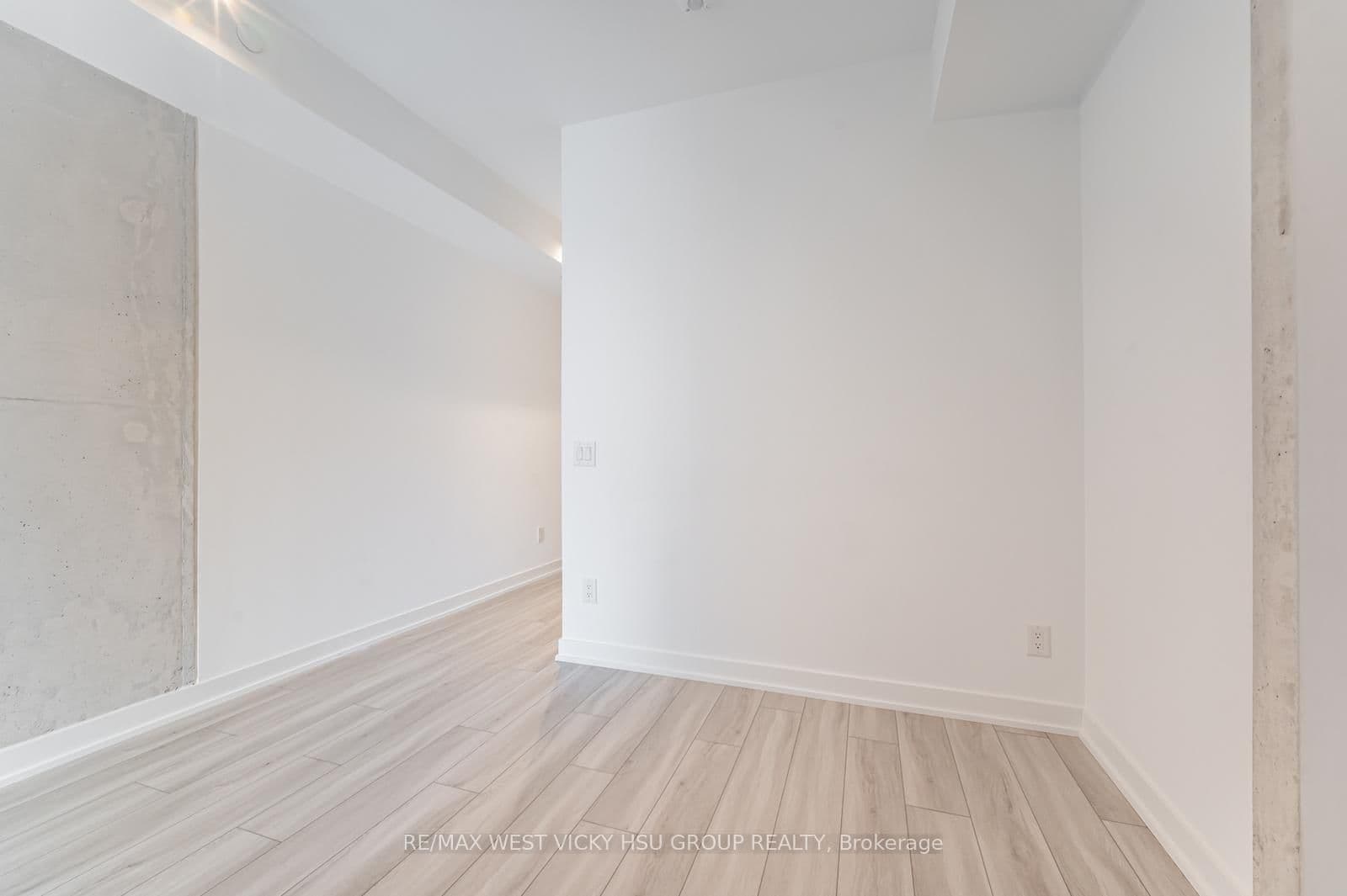 458 Richmond Street W, Unit 806 thumbnail 17