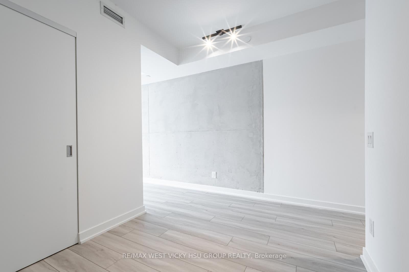 458 Richmond Street W, Unit 806 thumbnail 18