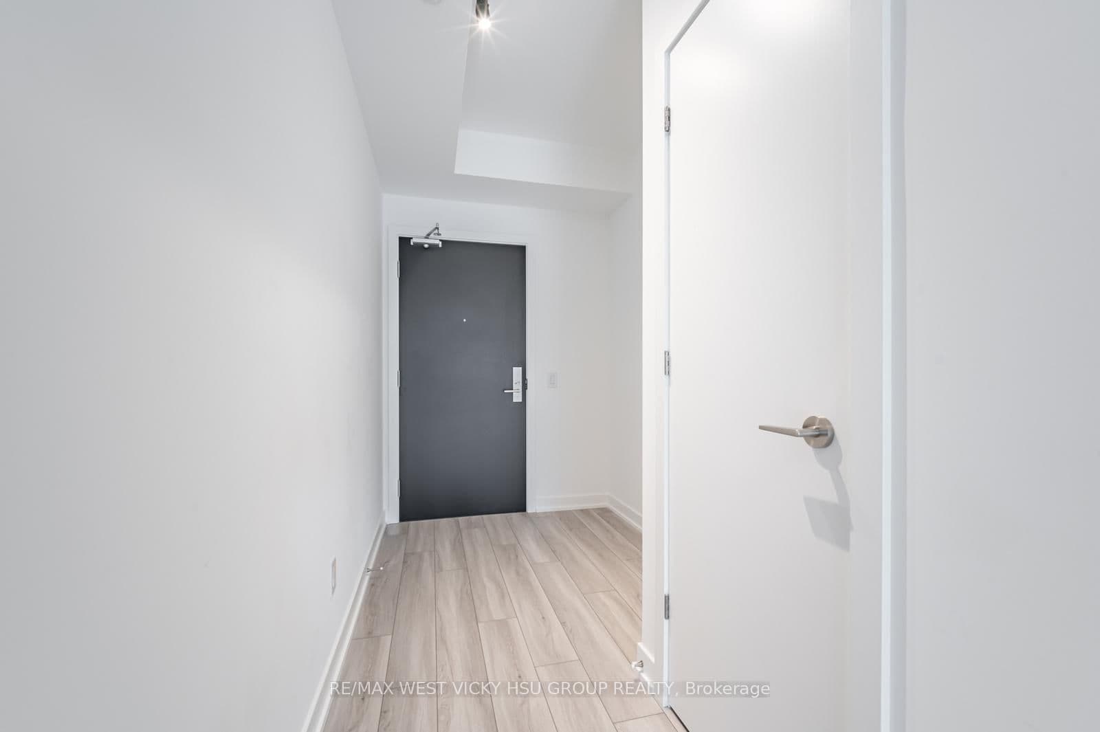 458 Richmond Street W, Unit 806 thumbnail 3