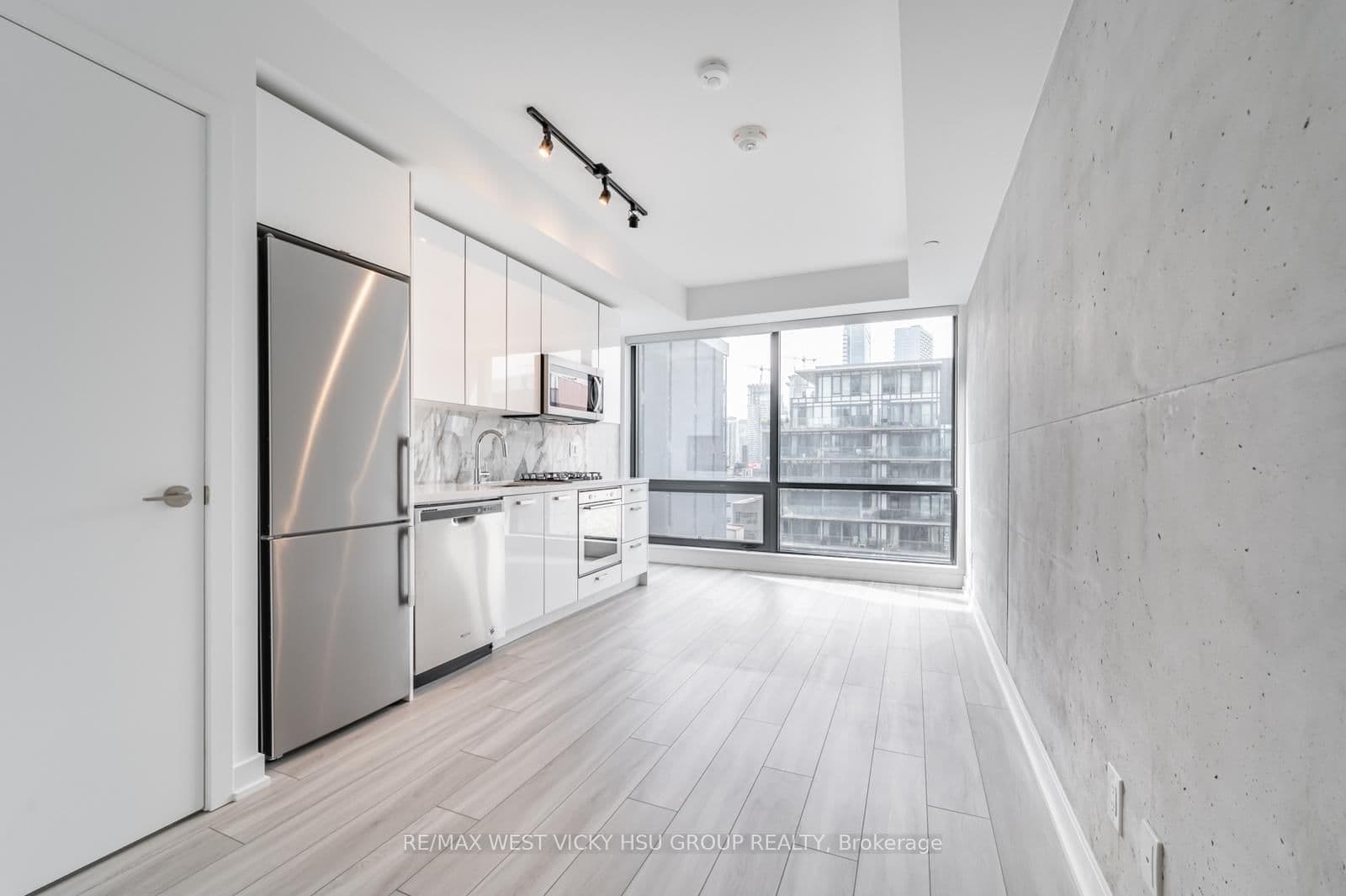 458 Richmond Street W, Unit 806 thumbnail 4