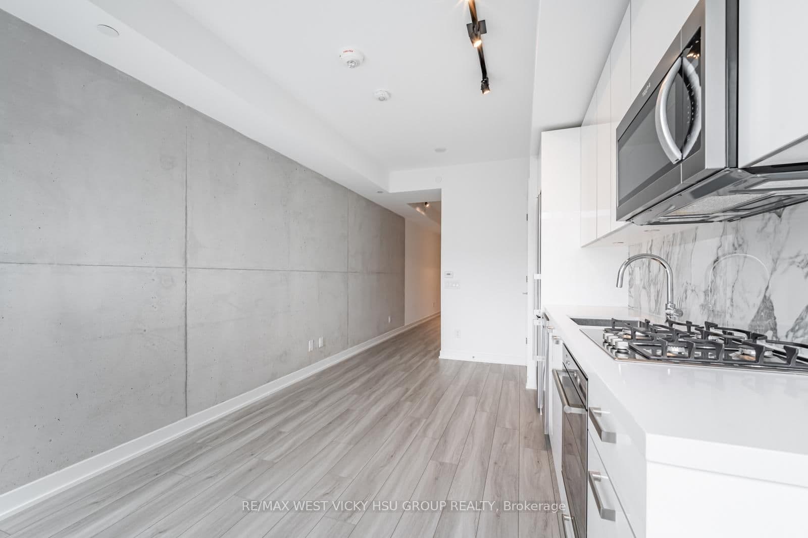458 Richmond Street W, Unit 806 thumbnail 8