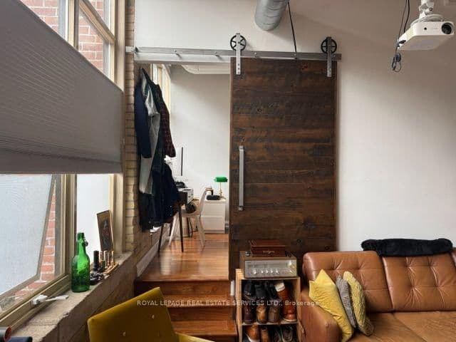 736 Dundas Street E, Unit 203 thumbnail 11