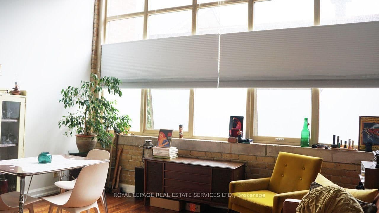 736 Dundas Street E, Unit 203 thumbnail 12