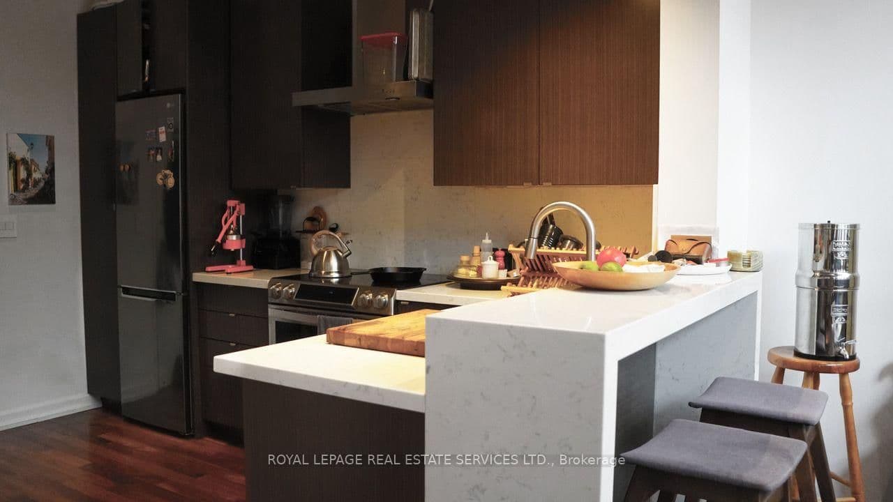 736 Dundas Street E, Unit 203 thumbnail 15