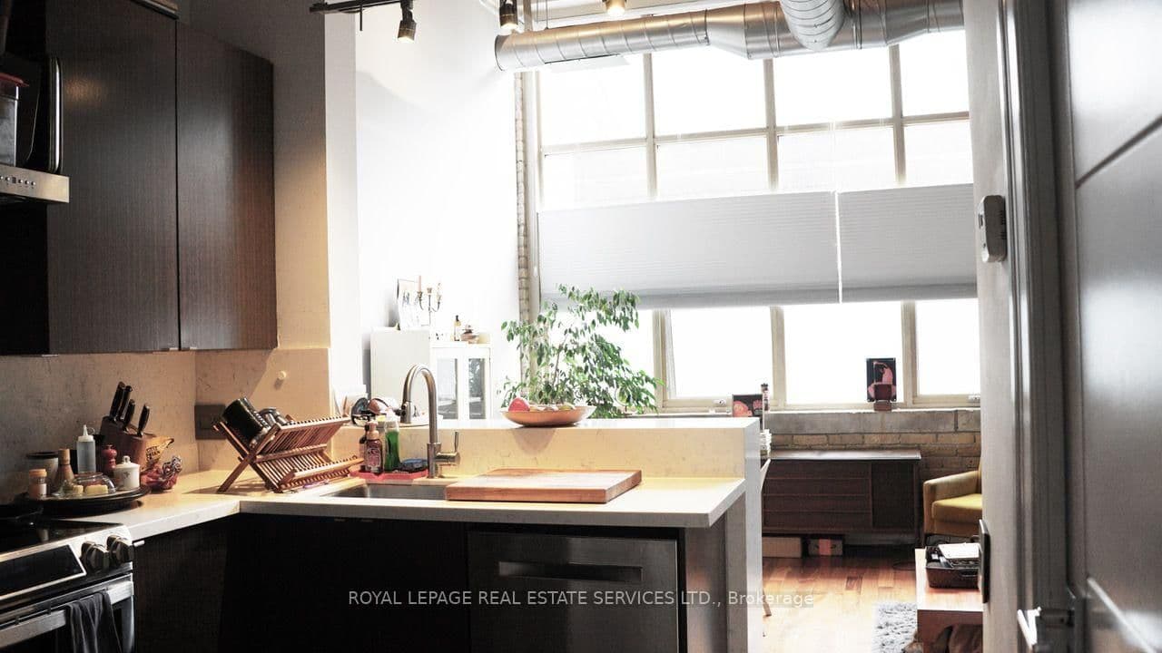736 Dundas Street E, Unit 203 thumbnail 16