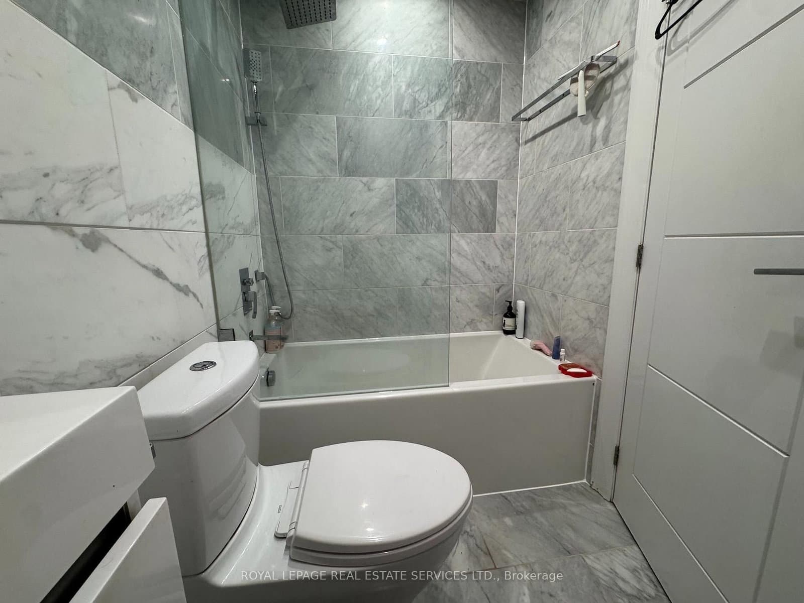 736 Dundas Street E, Unit 203 thumbnail 23