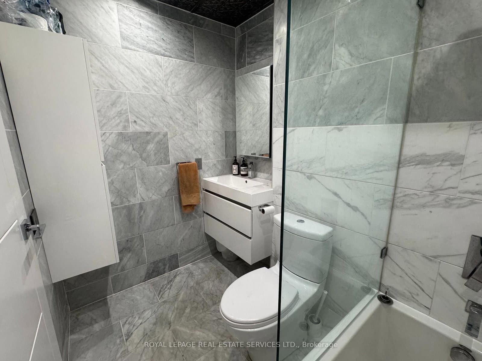 736 Dundas Street E, Unit 203 thumbnail 26