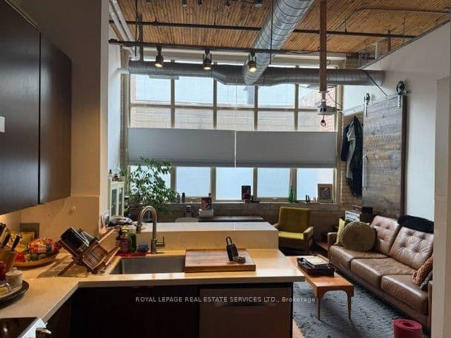 736 Dundas Street E, Unit 203 thumbnail 8