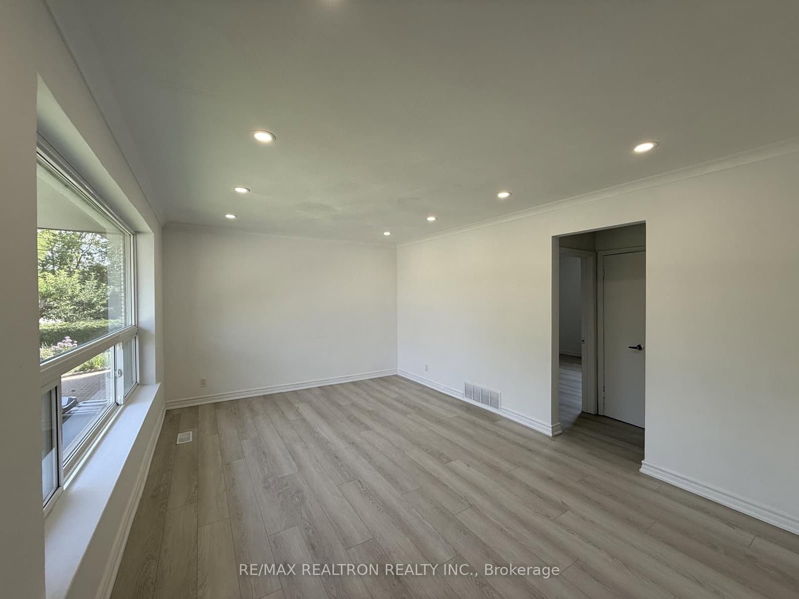 217 Moore Park Avenue, Unit Main thumbnail 2