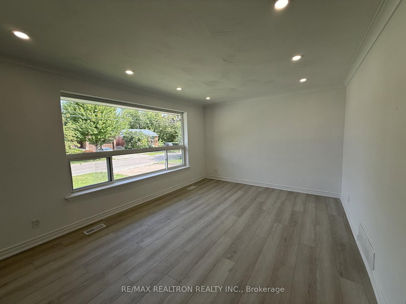 217 Moore Park Avenue, Unit Main thumbnail 3
