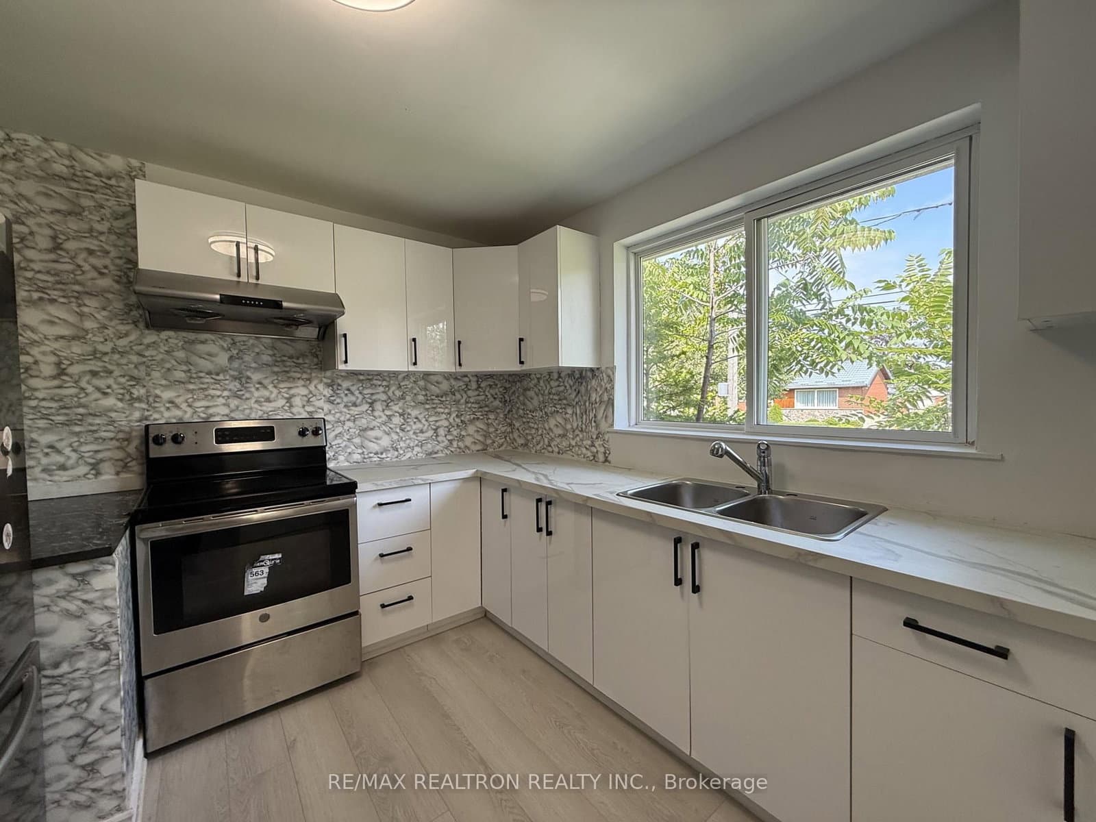 217 Moore Park Avenue, Unit Main thumbnail 5