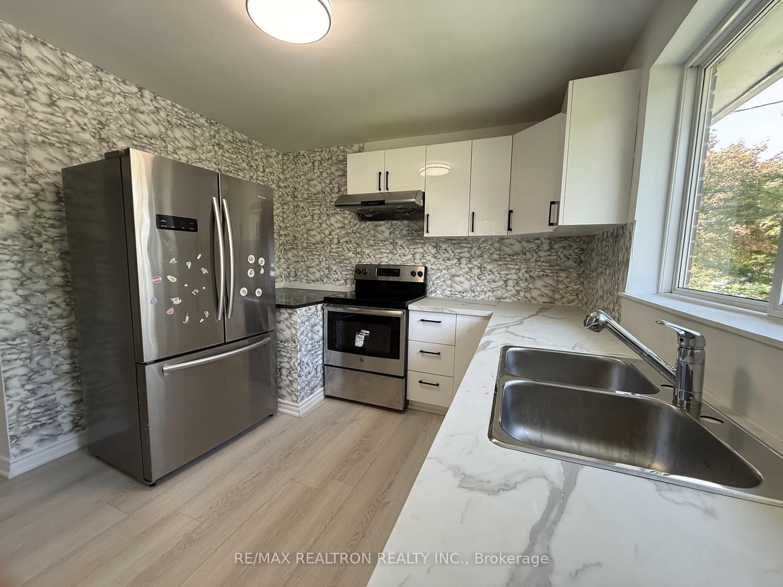 217 Moore Park Avenue, Unit Main thumbnail 6