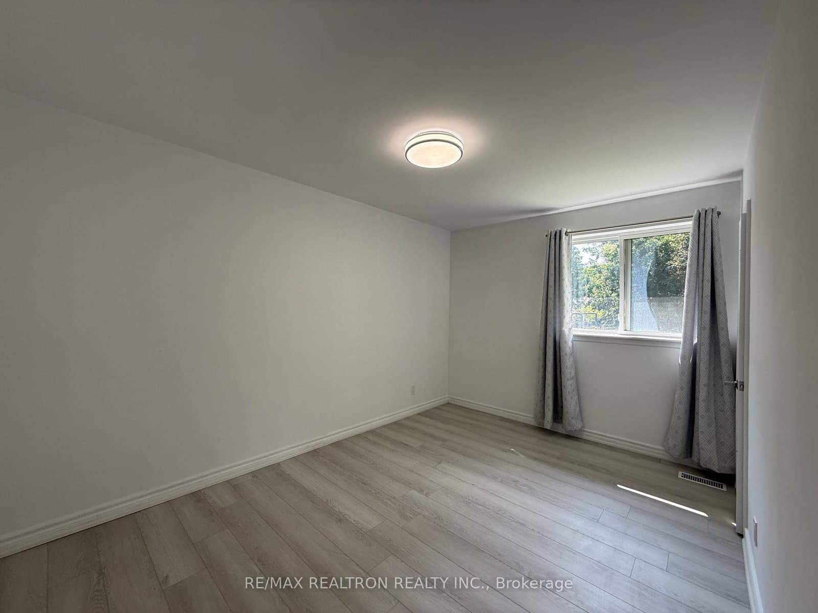 217 Moore Park Avenue, Unit Main thumbnail 7