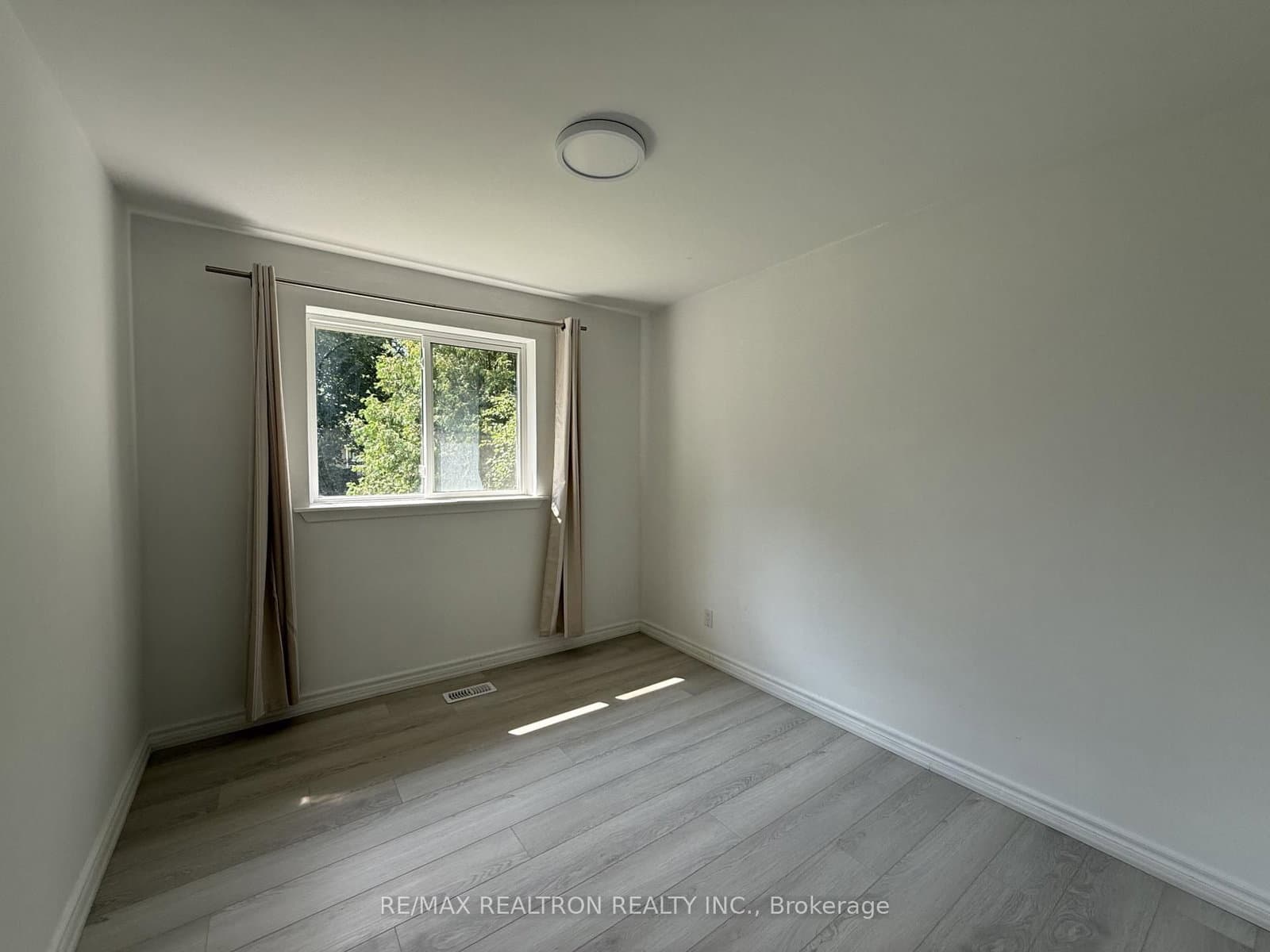 217 Moore Park Avenue, Unit Main thumbnail 8
