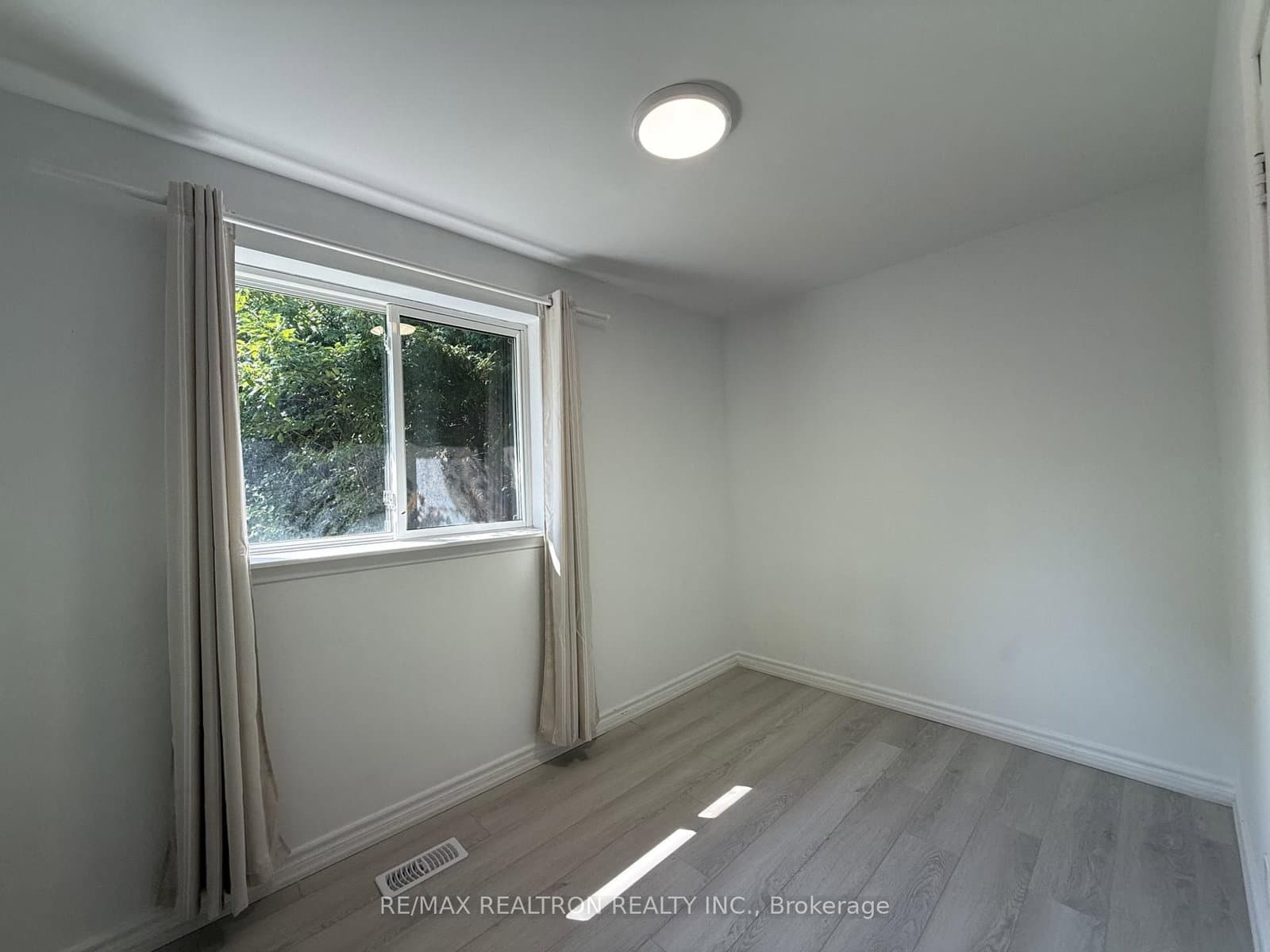 217 Moore Park Avenue, Unit Main thumbnail 9