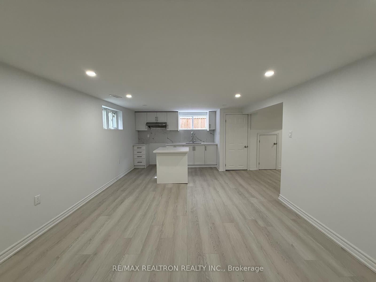 217 Moore Park Avenue, Unit Basement thumbnail 2