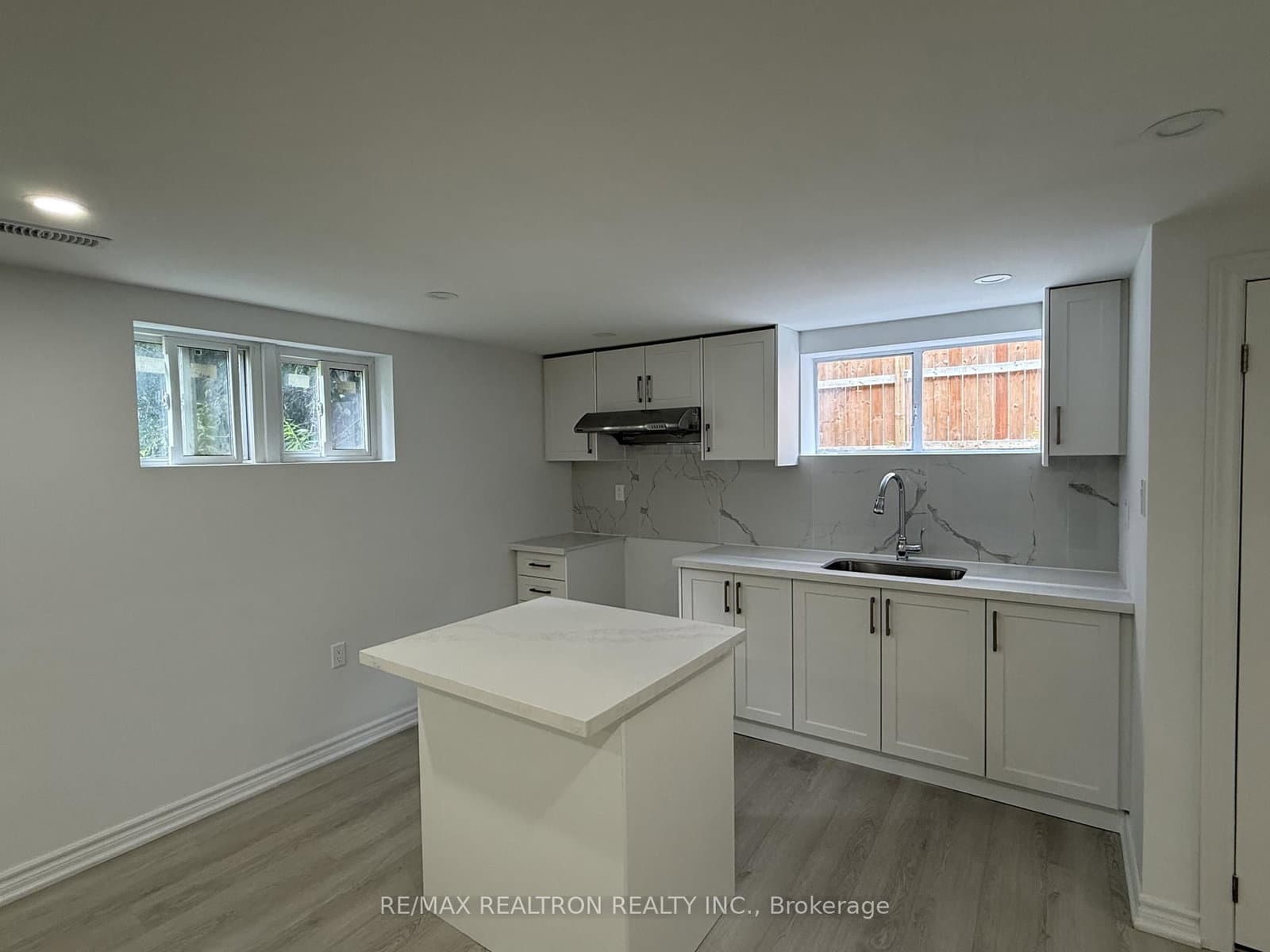 217 Moore Park Avenue, Unit Basement thumbnail 3