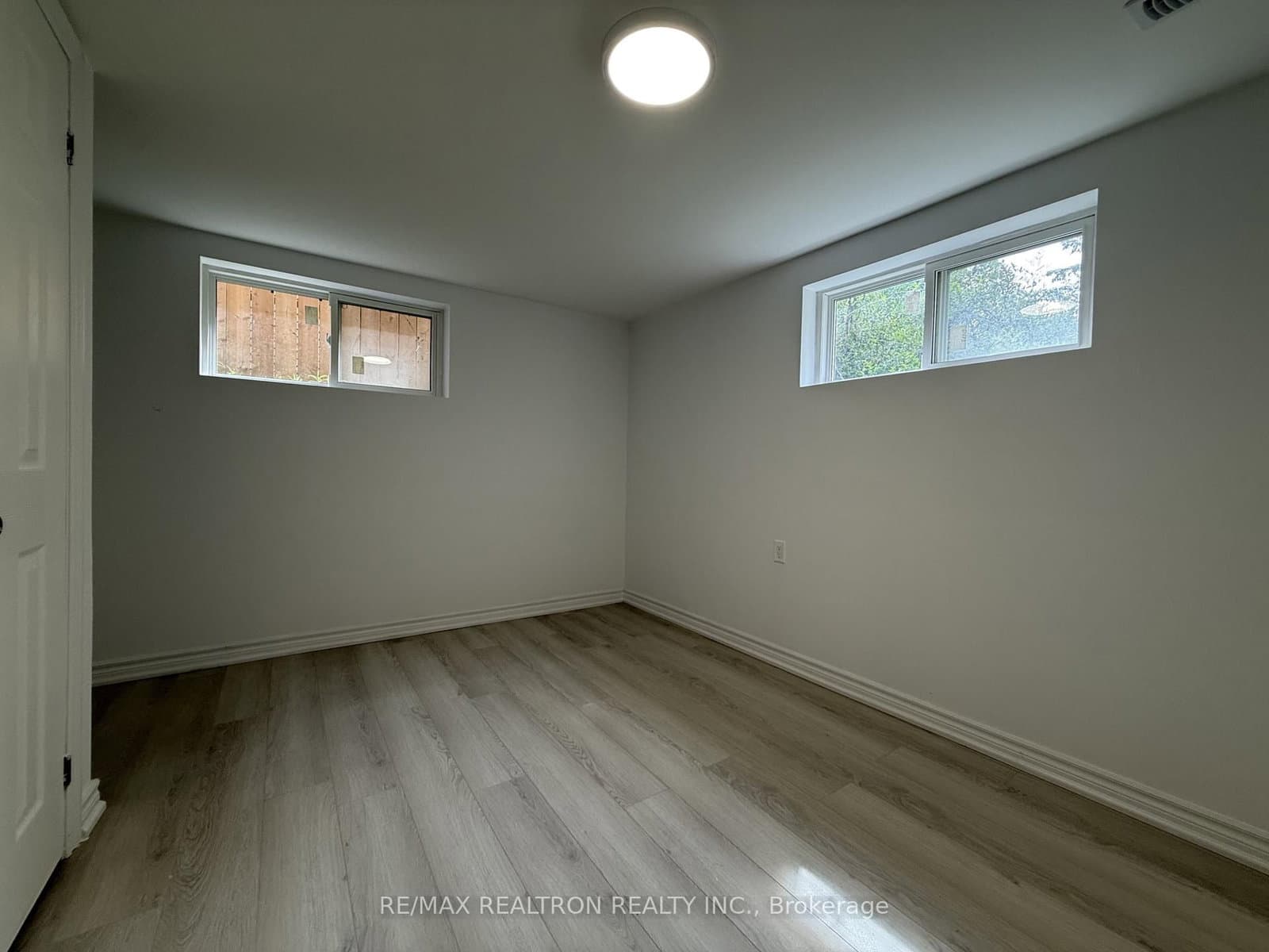 217 Moore Park Avenue, Unit Basement thumbnail 5