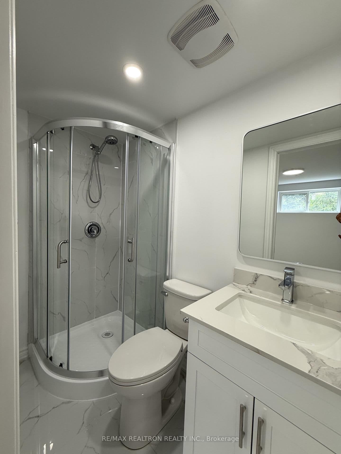 217 Moore Park Avenue, Unit Basement thumbnail 6