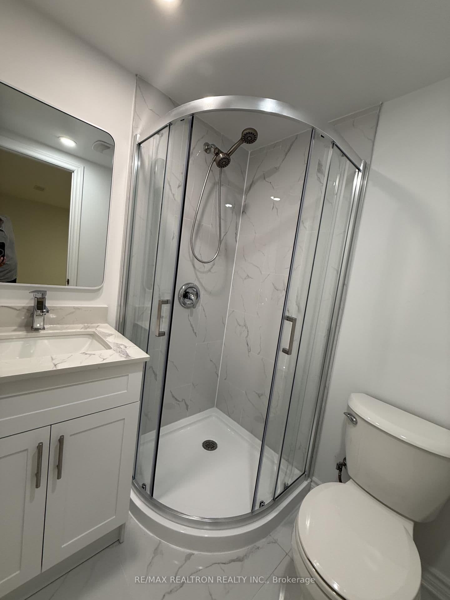 217 Moore Park Avenue, Unit Basement thumbnail 8