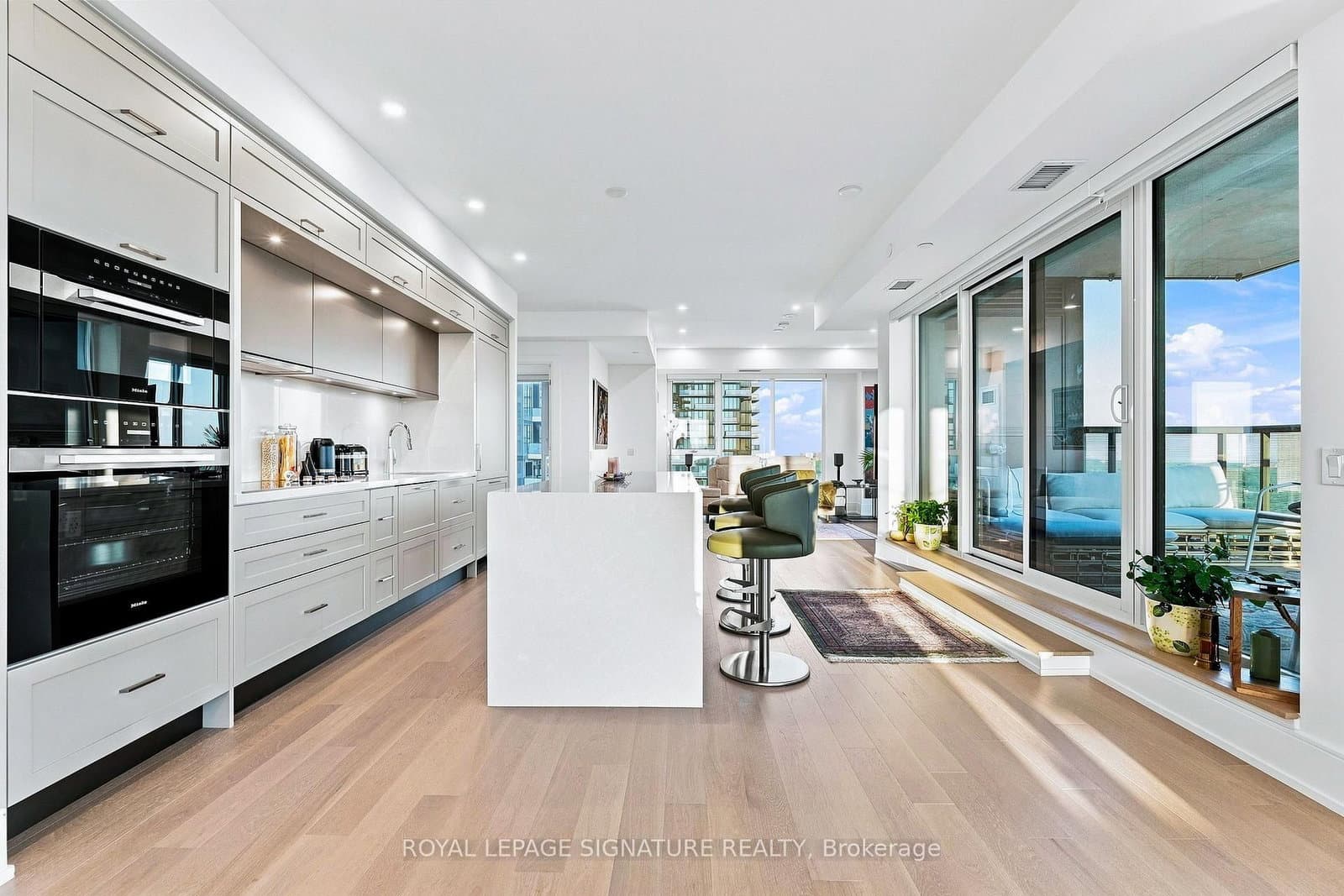 10 Inn On the Park Drive, Unit 2709 thumbnail 15