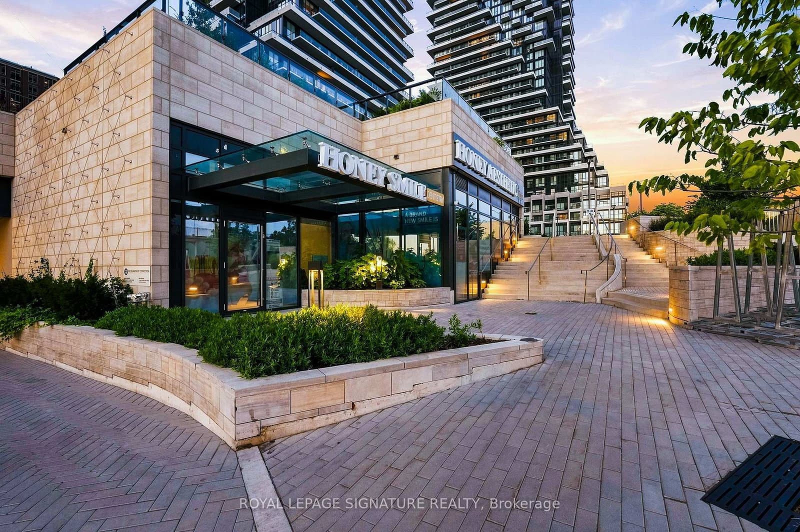 10 Inn On the Park Drive, Unit 2709 thumbnail 2