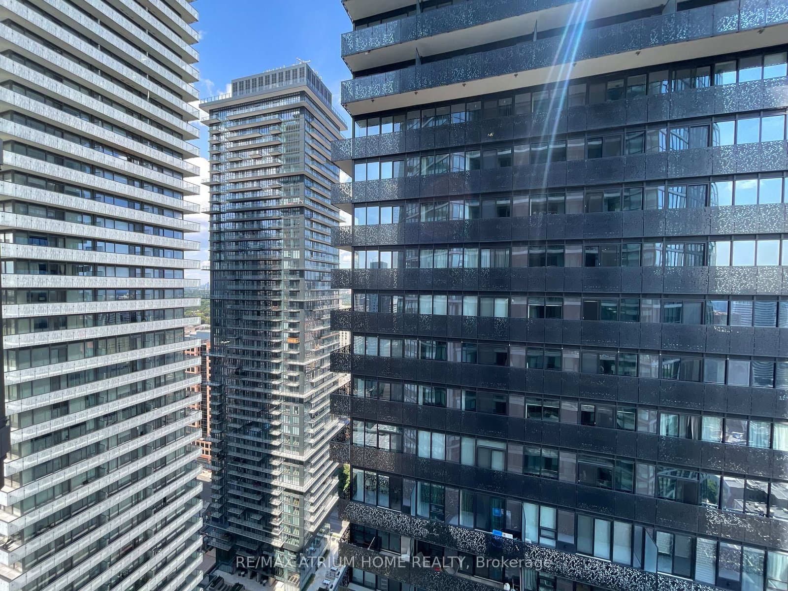 45 Charles Street E, Unit 3910 thumbnail 19