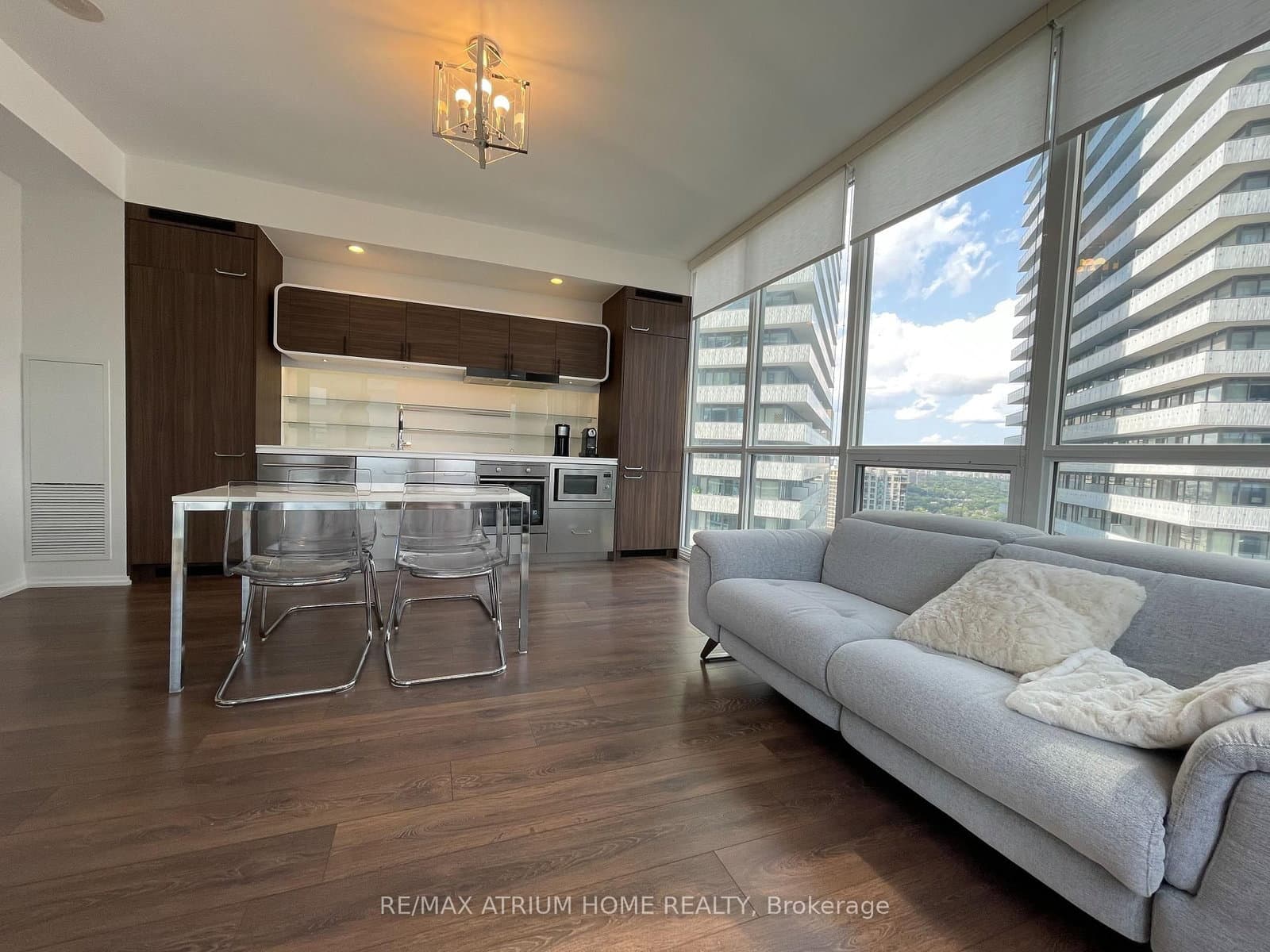 45 Charles Street E, Unit 3910 thumbnail 2