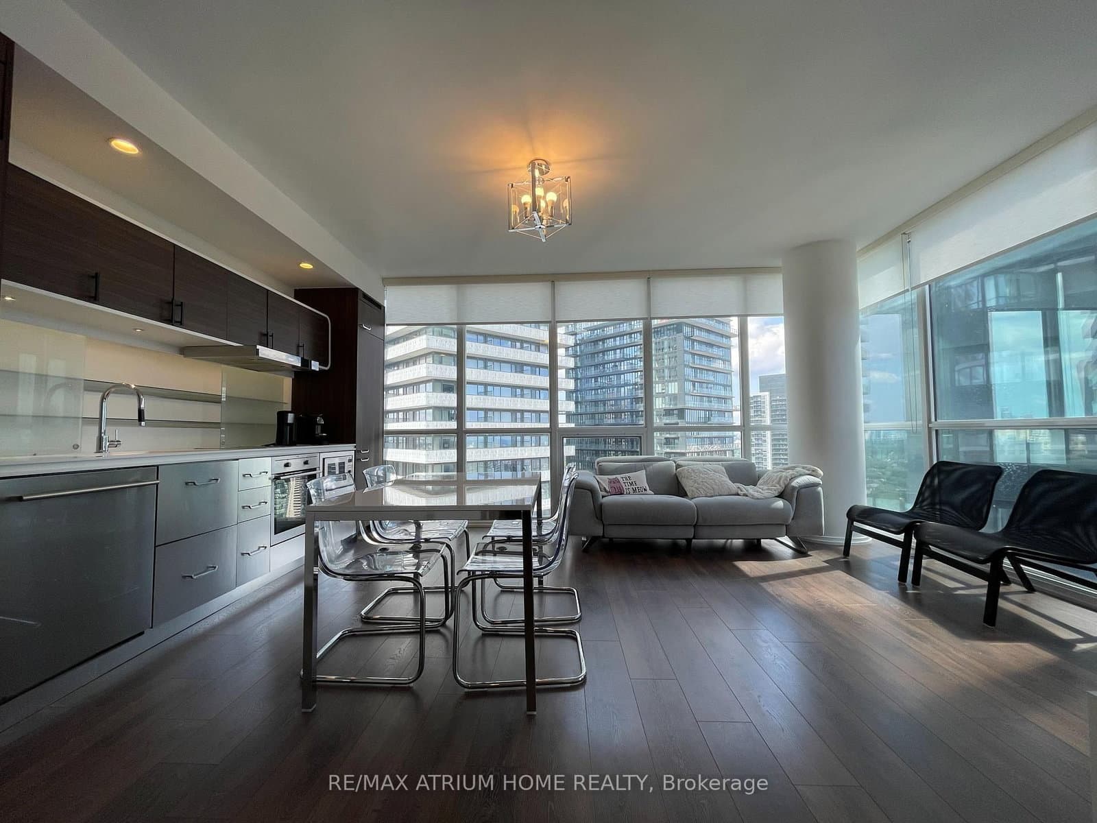 45 Charles Street E, Unit 3910 thumbnail 6