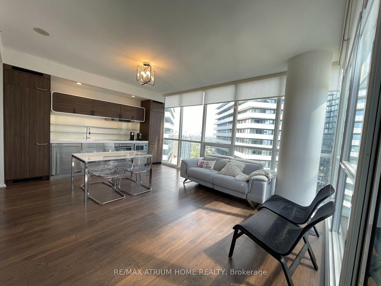 45 Charles Street E, Unit 3910 thumbnail 9