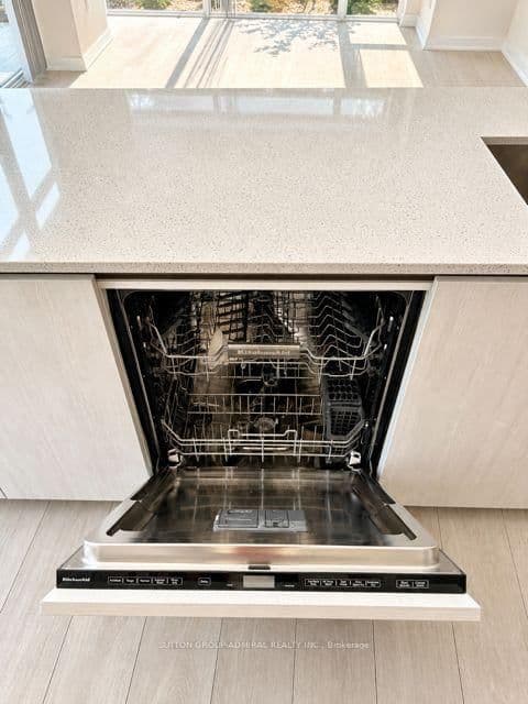 5858 Yonge Street, Unit TH10 thumbnail 15