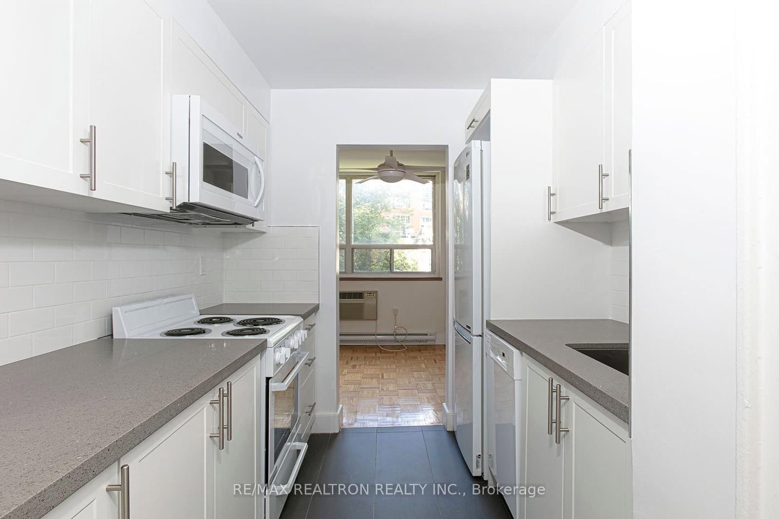 55 Isabella Street, Unit 705 thumbnail 2