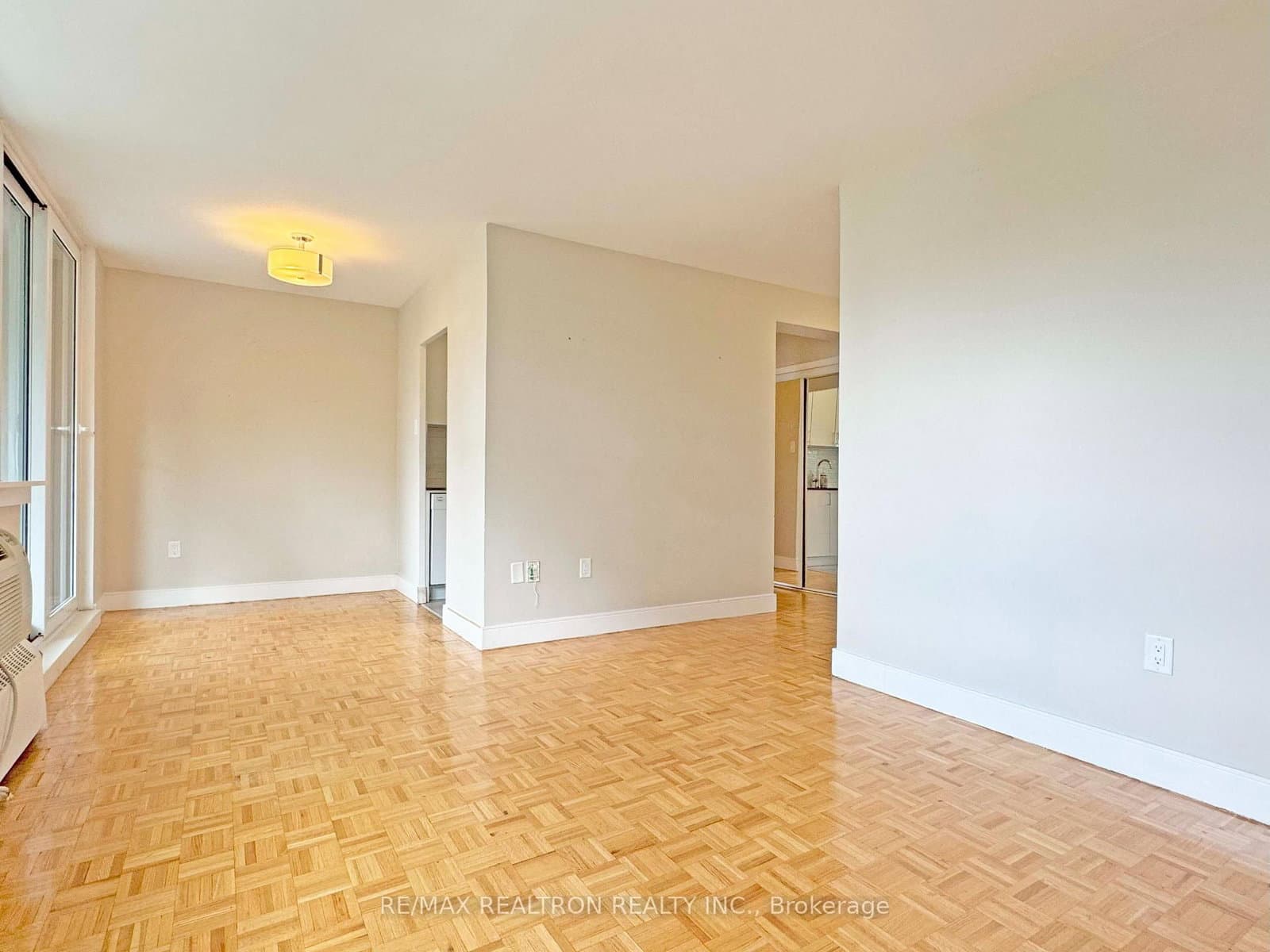 485 Huron Street, Unit 206 thumbnail 4