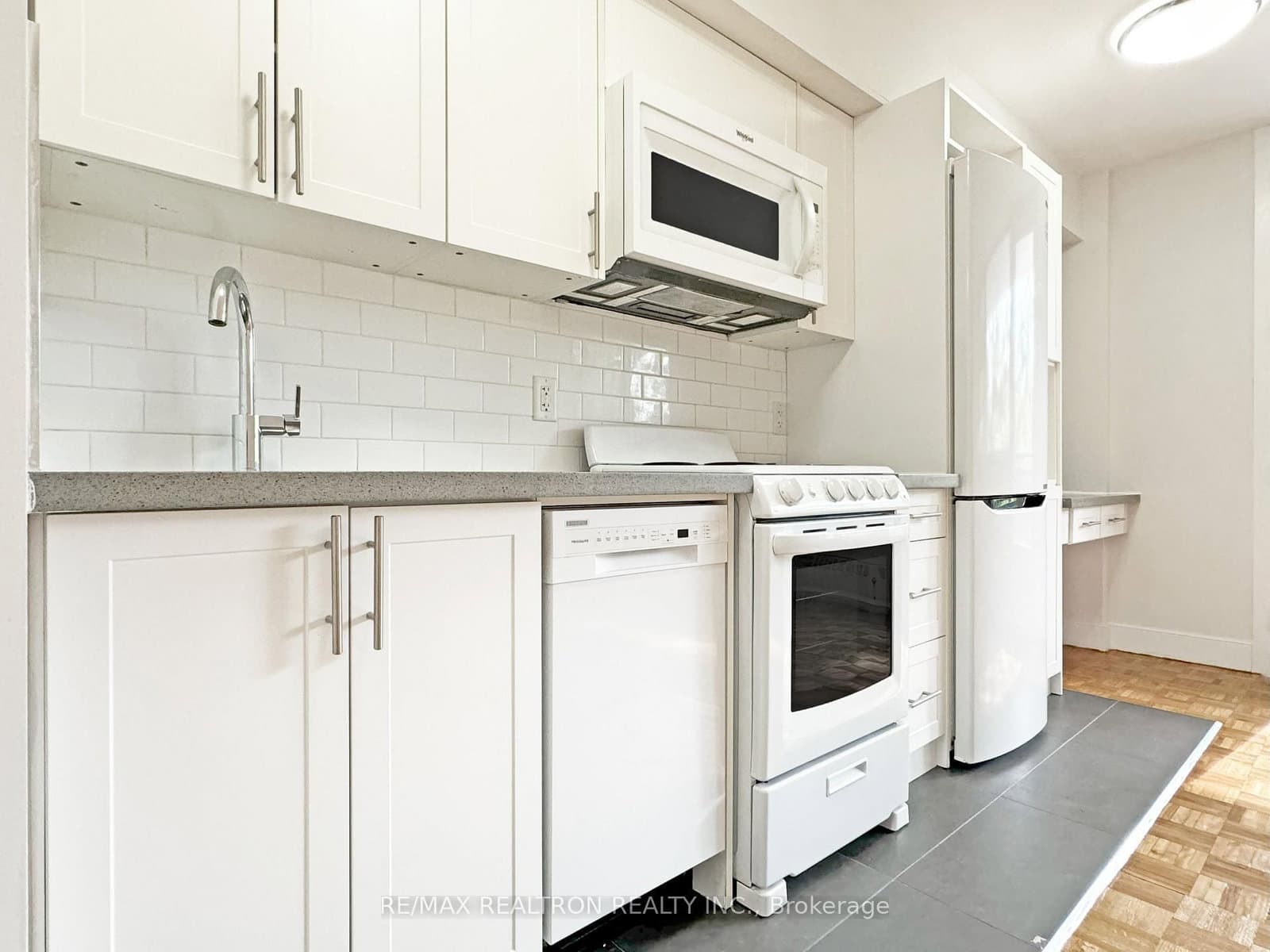 276 St George Street, Unit 804 thumbnail 2