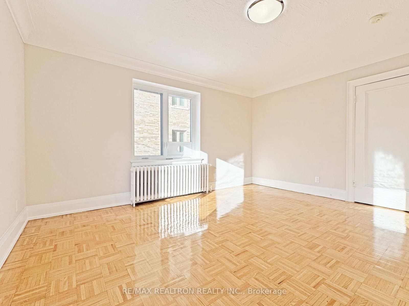 394 Avenue Road, Unit 202 thumbnail 2