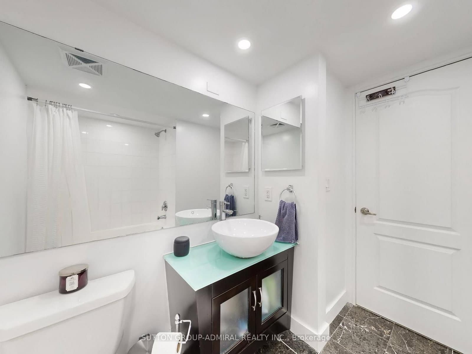 212 Eglinton Avenue, Unit 1005 thumbnail 18