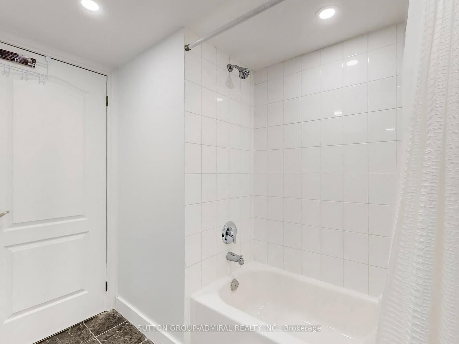 212 Eglinton Avenue, Unit 1005 thumbnail 19