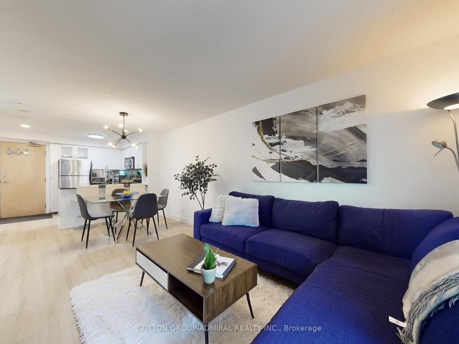 212 Eglinton Avenue, Unit 1005 thumbnail 4