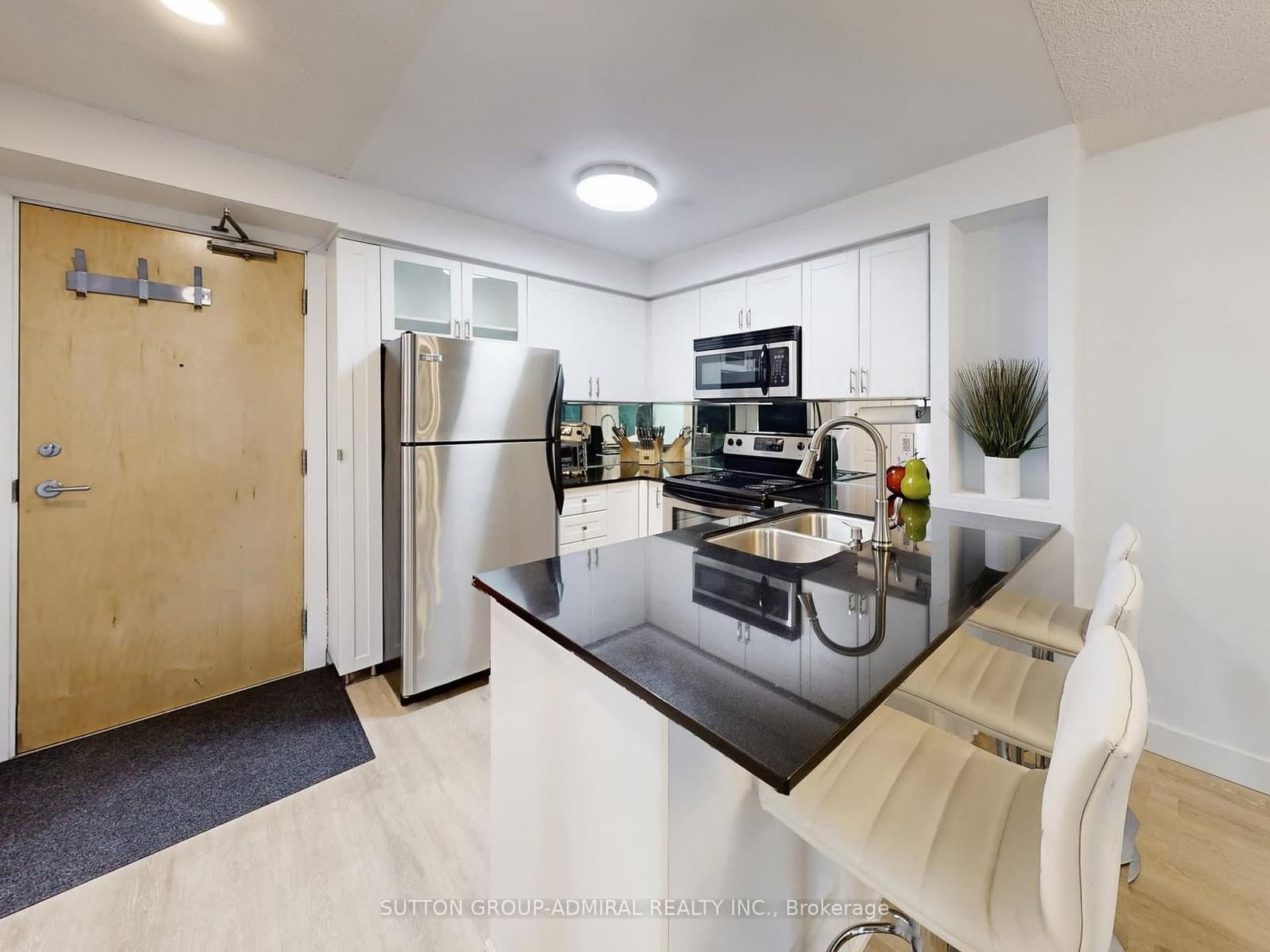 212 Eglinton Avenue, Unit 1005 thumbnail 8