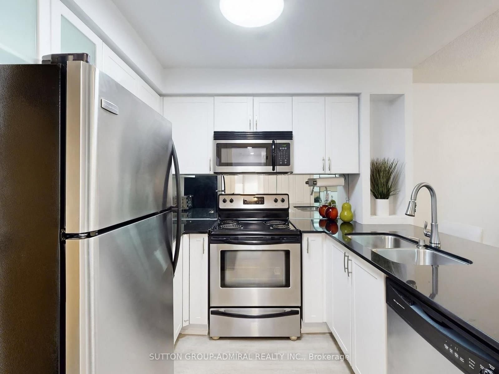 212 Eglinton Avenue, Unit 1005 thumbnail 9