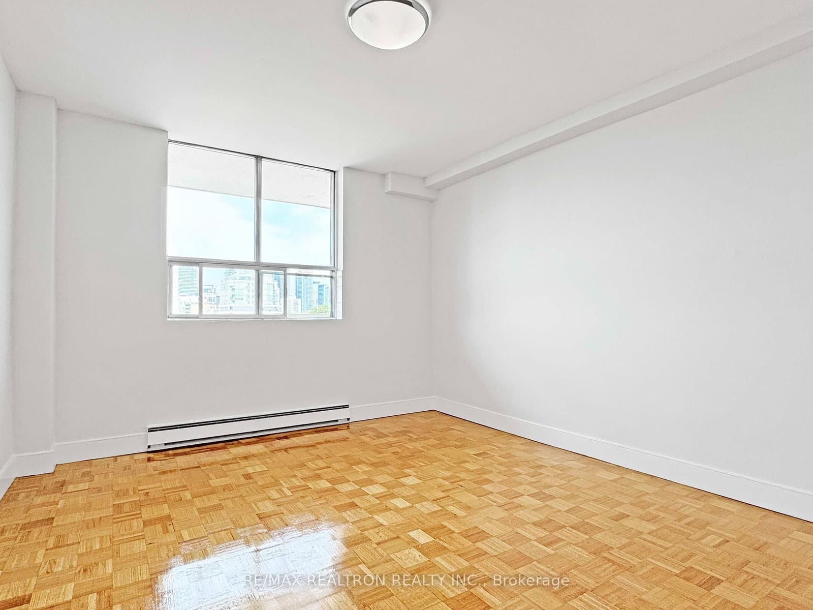 525 Eglinton Avenue E, Unit 903 thumbnail 6
